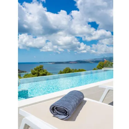 Lassi Fos וילה ארגוסטולי